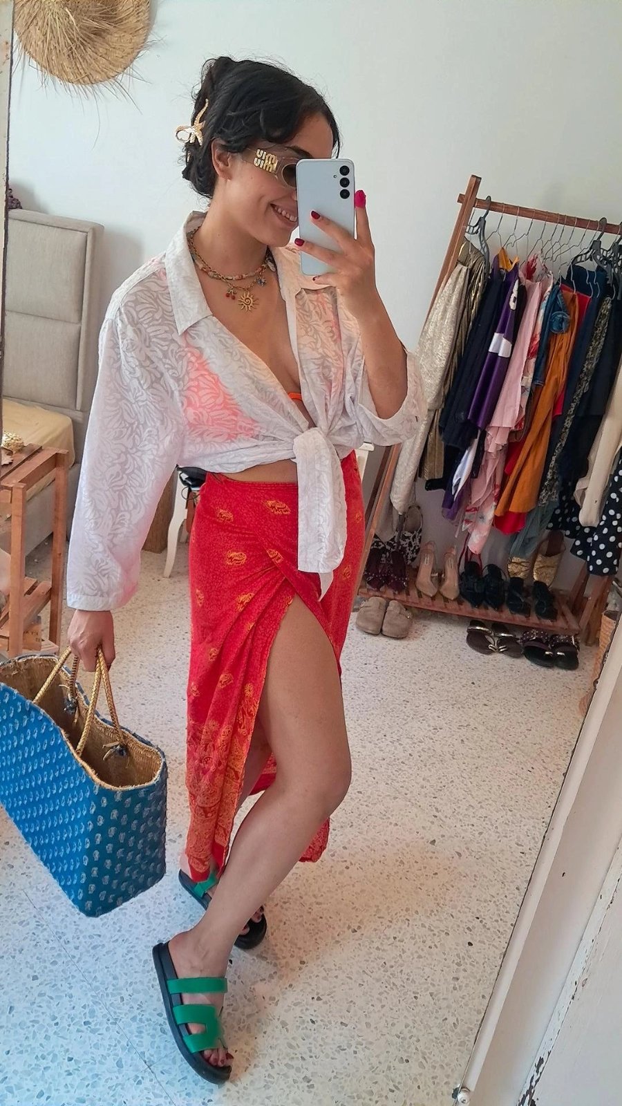 Total look ( haut bikini , chemise , jupe )