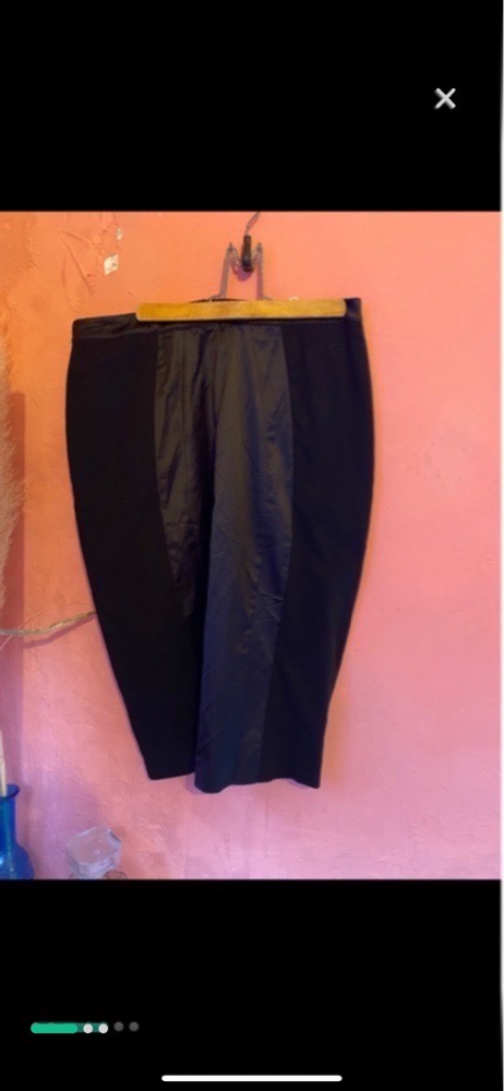 Jolie jupe noir droite 
