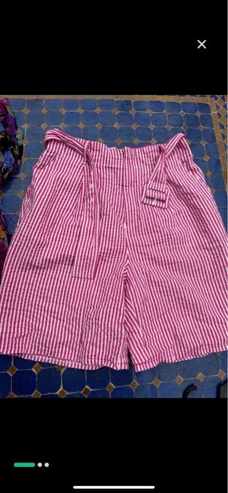 Jolie short, taille haute avec sa ceinture