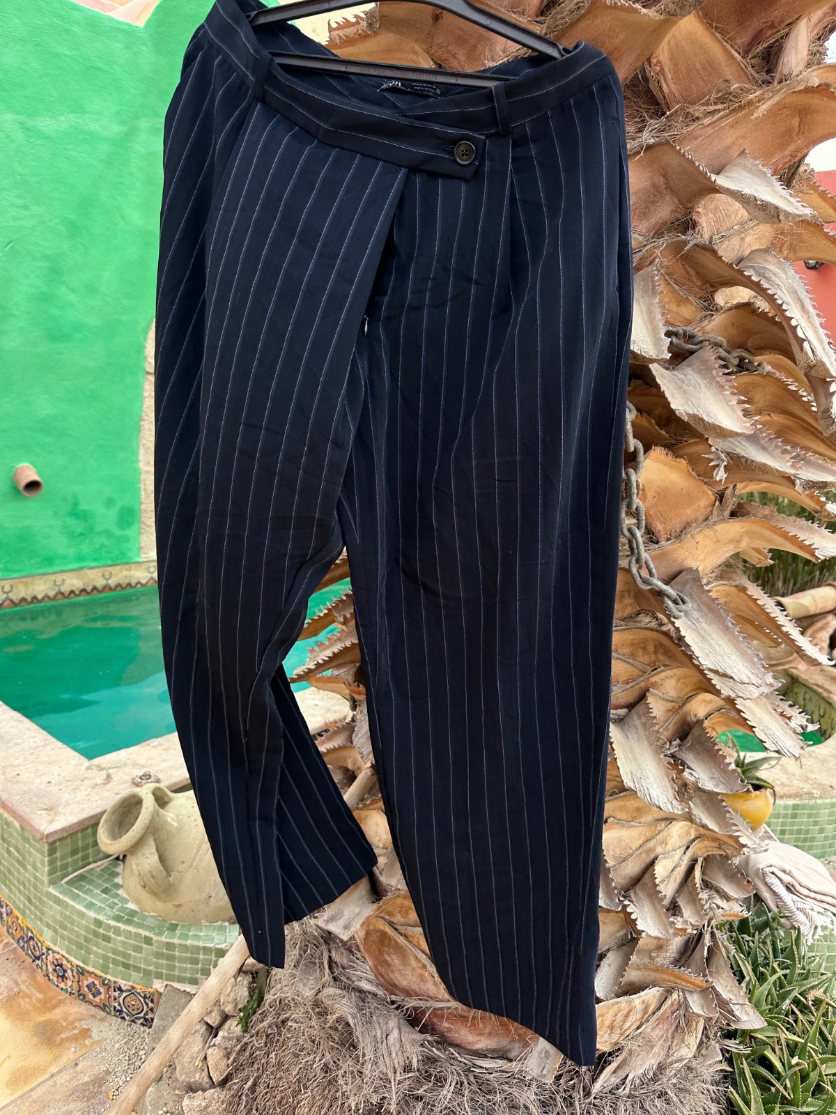 Pantalon zara avec un légère défaut, voir photo au-dessus