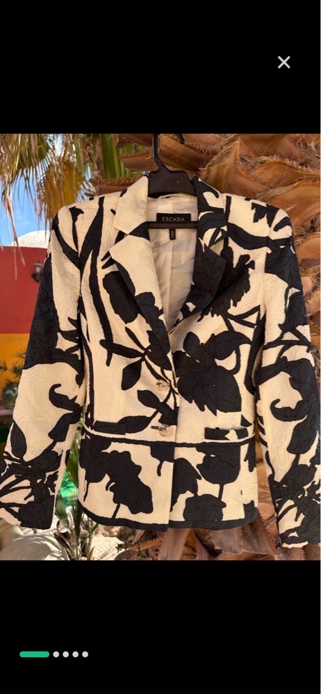 Jolie veste escada 
