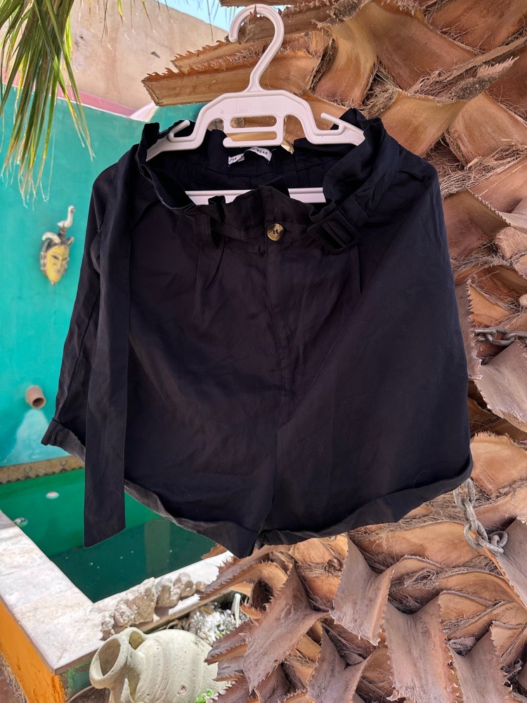Short taille haute avec ceinture jamais porté
