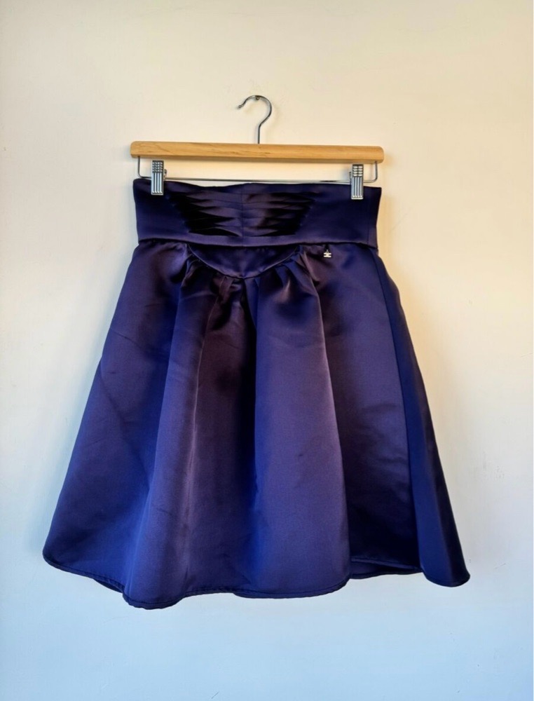 Jolie jupe satinee elisabeta franchi