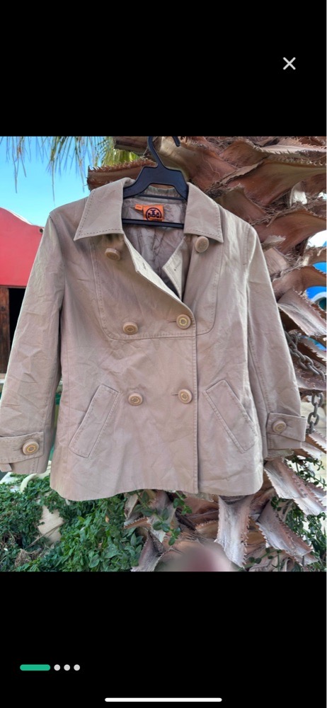 Joli trench pour un enfant de huit ans tory burch 