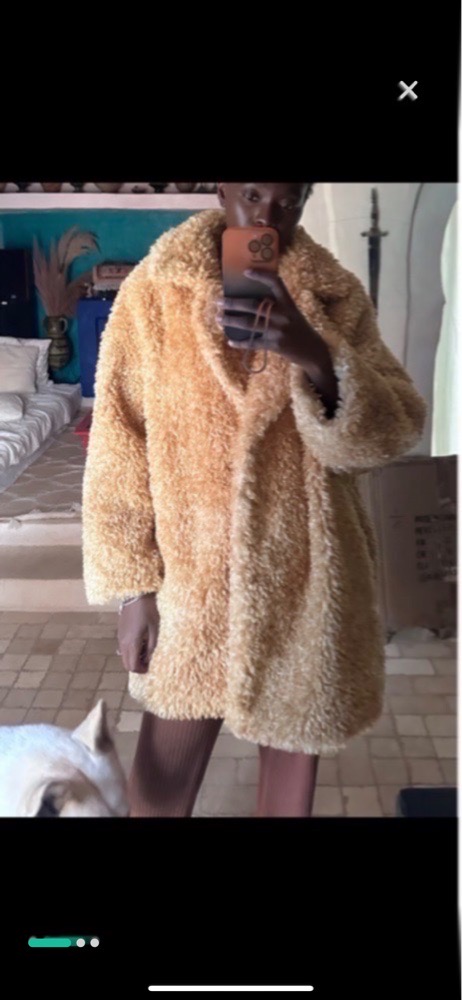 Joli manteau bien chaud en fausse fourrure