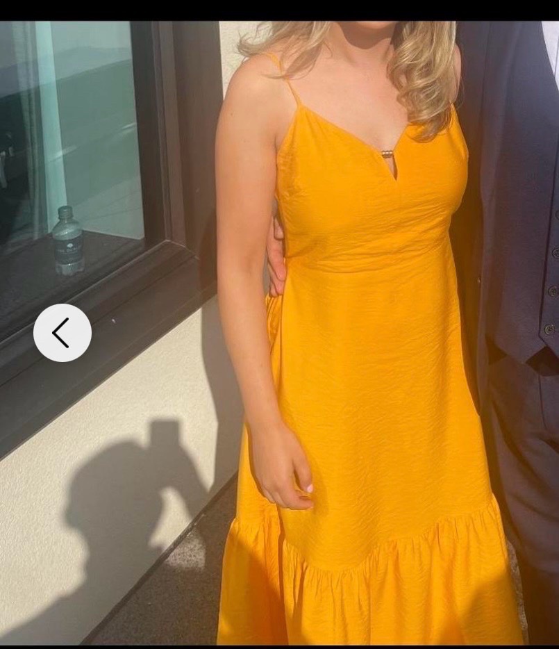 Jolie robe jaune moutars 