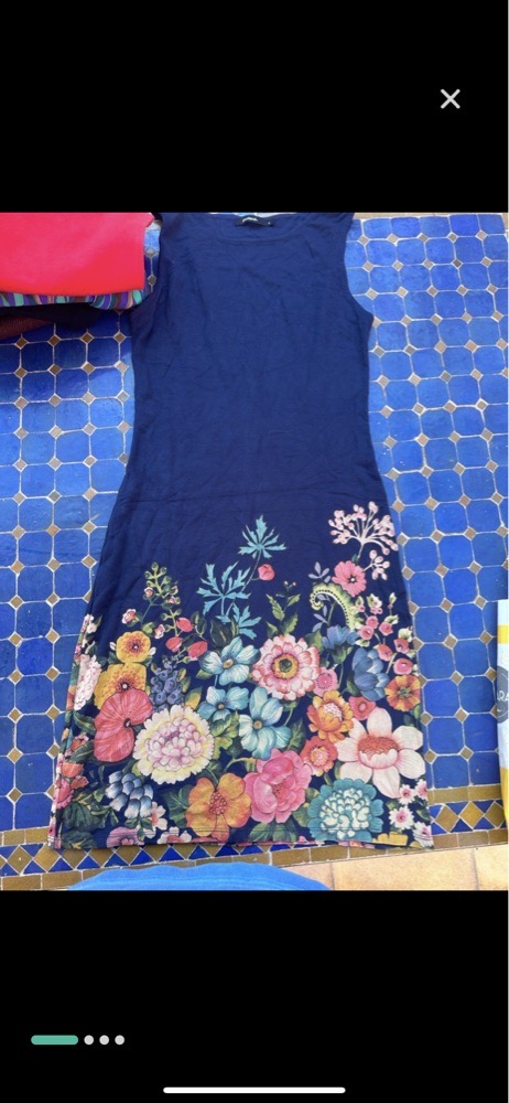 jolie robe moulante desigual 