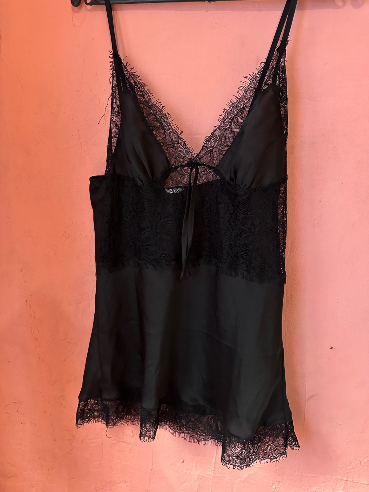 Top nuisette en dentelle, très chic