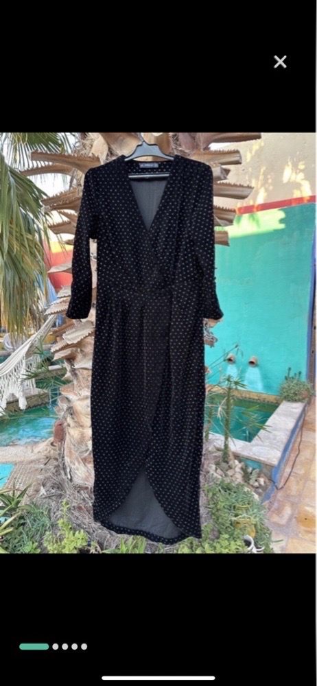 Magnifique robe en velours satinée, zara noir et dorée parfait pour les soirées festif