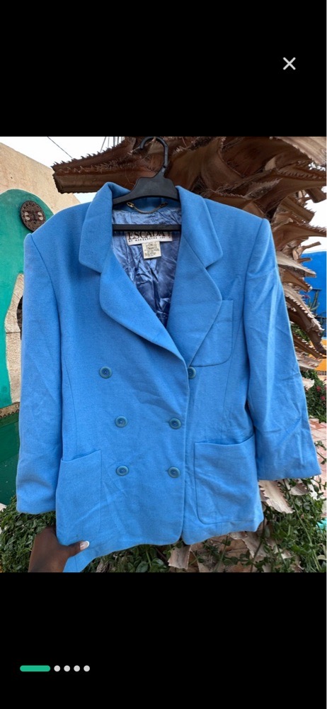 Joli blazer, croisé escada , authentique