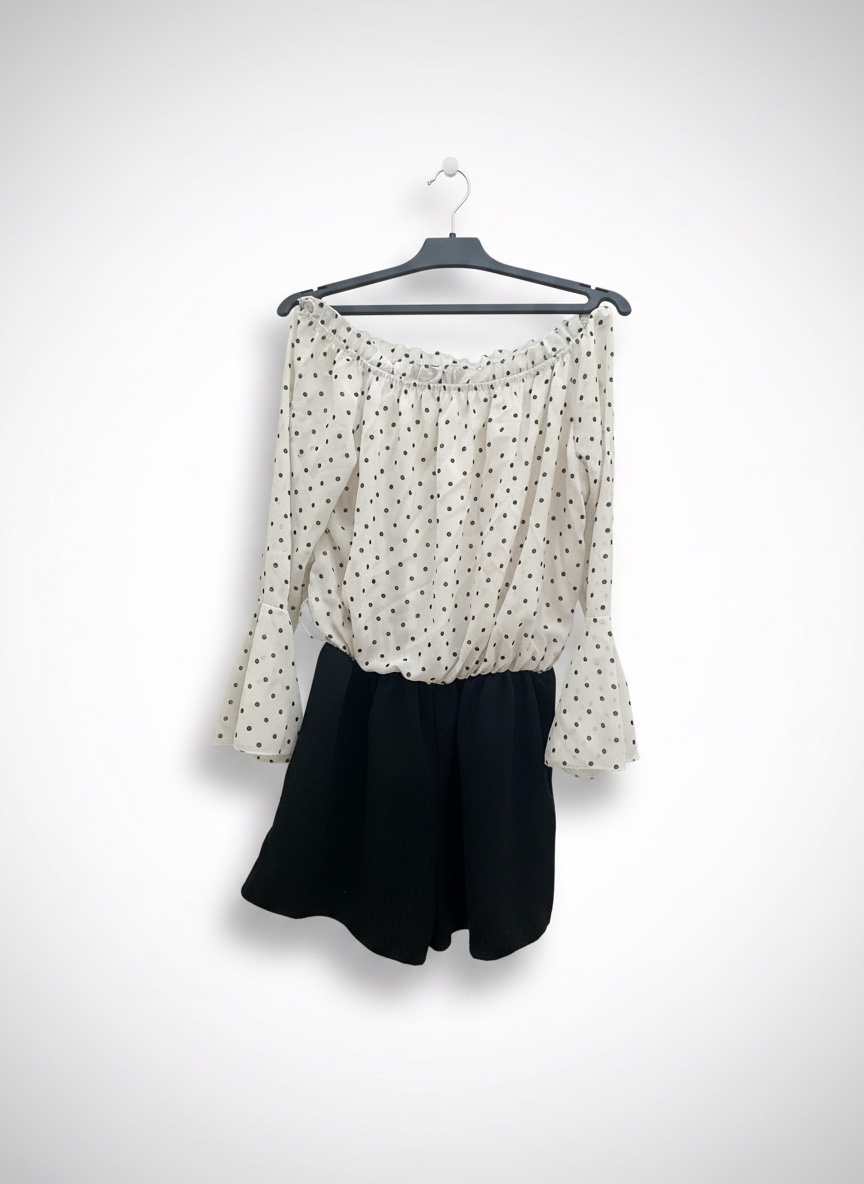 Combinaison noire et blanche.