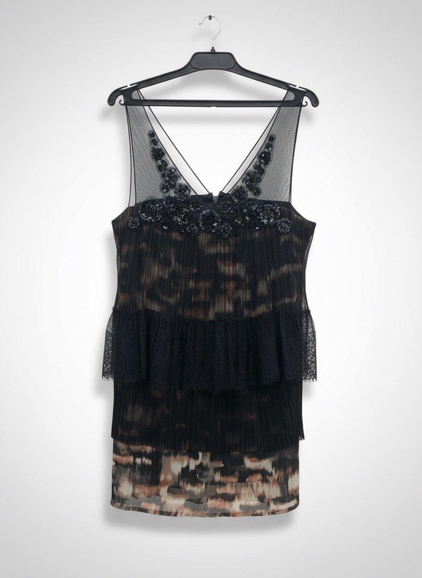Robe de soirée noire, glamour et élégante.