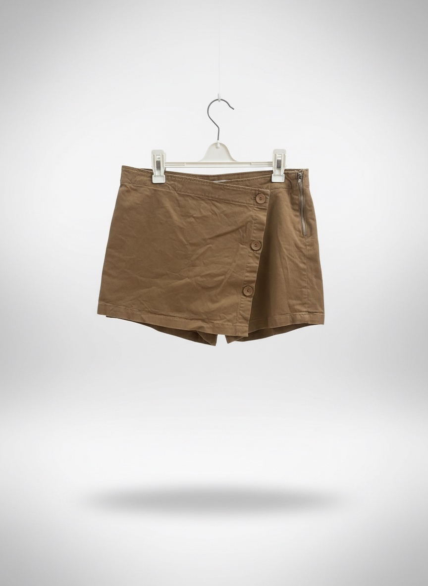 Jupe short marron.