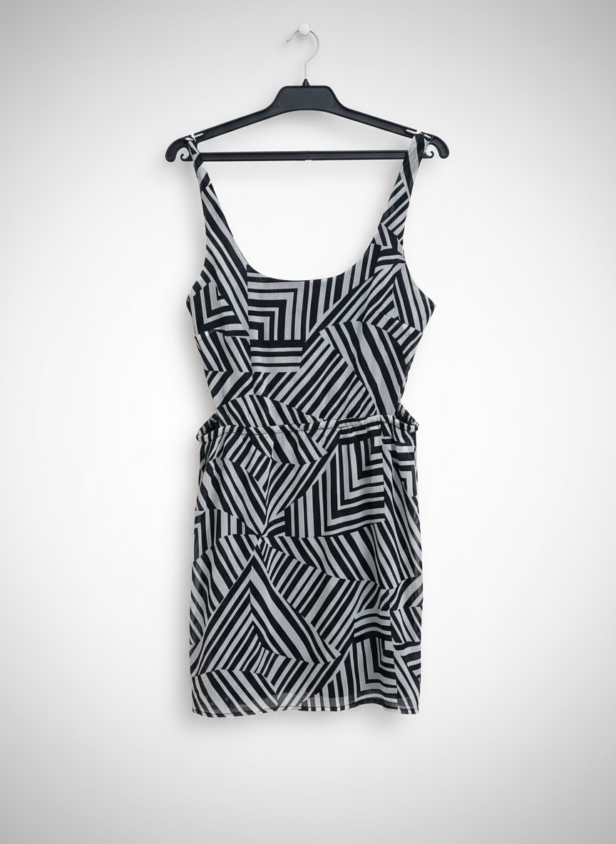 Robe noire simple et grise.
