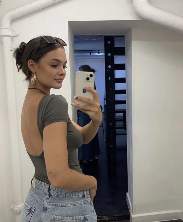 Backless top