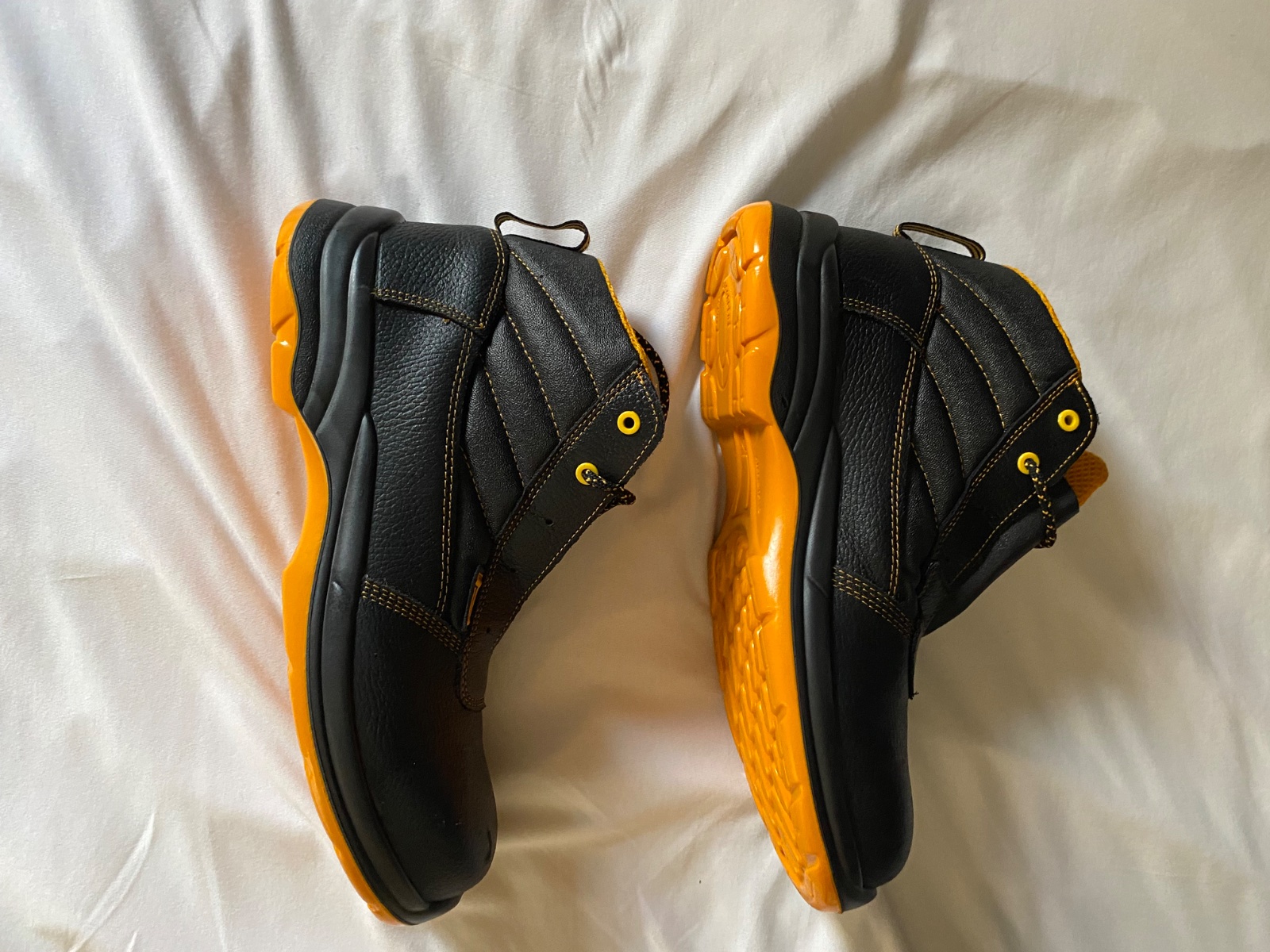 Safety footwear boots