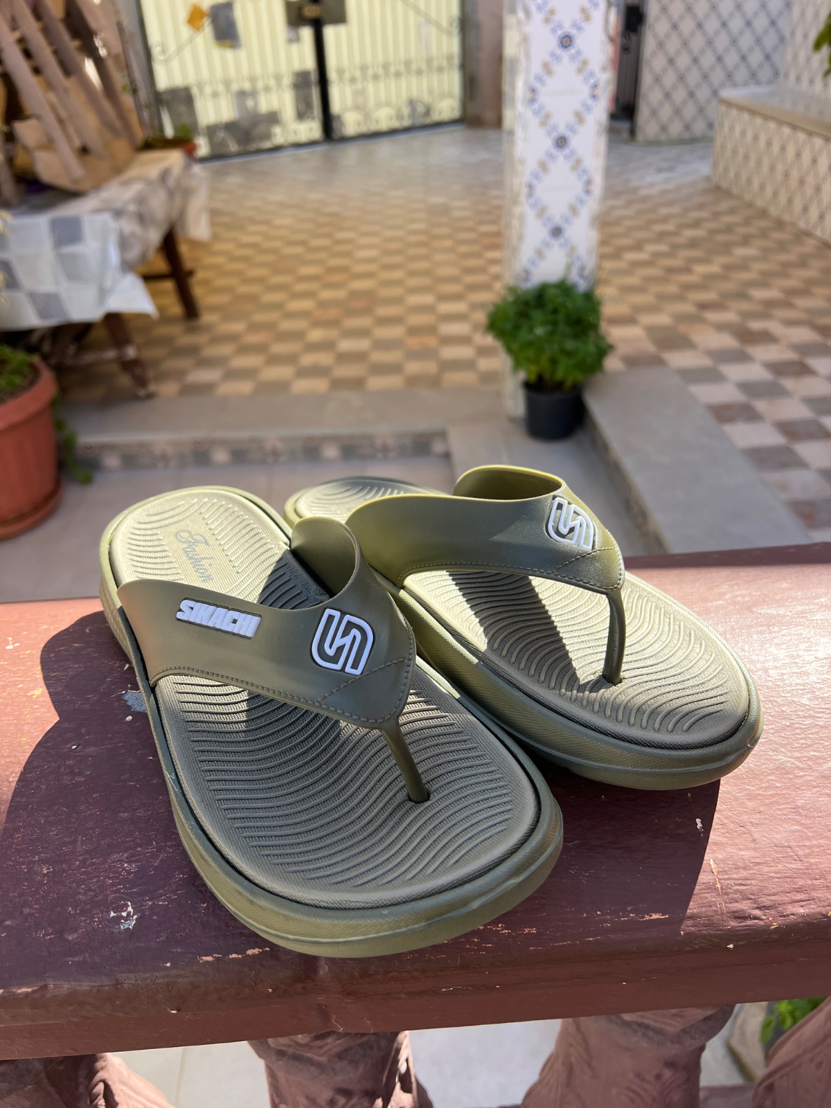 Tongs / Tondeuses Confort Homme – Vert Kaki (Marque Sikachi - Neuf / Excellent état)