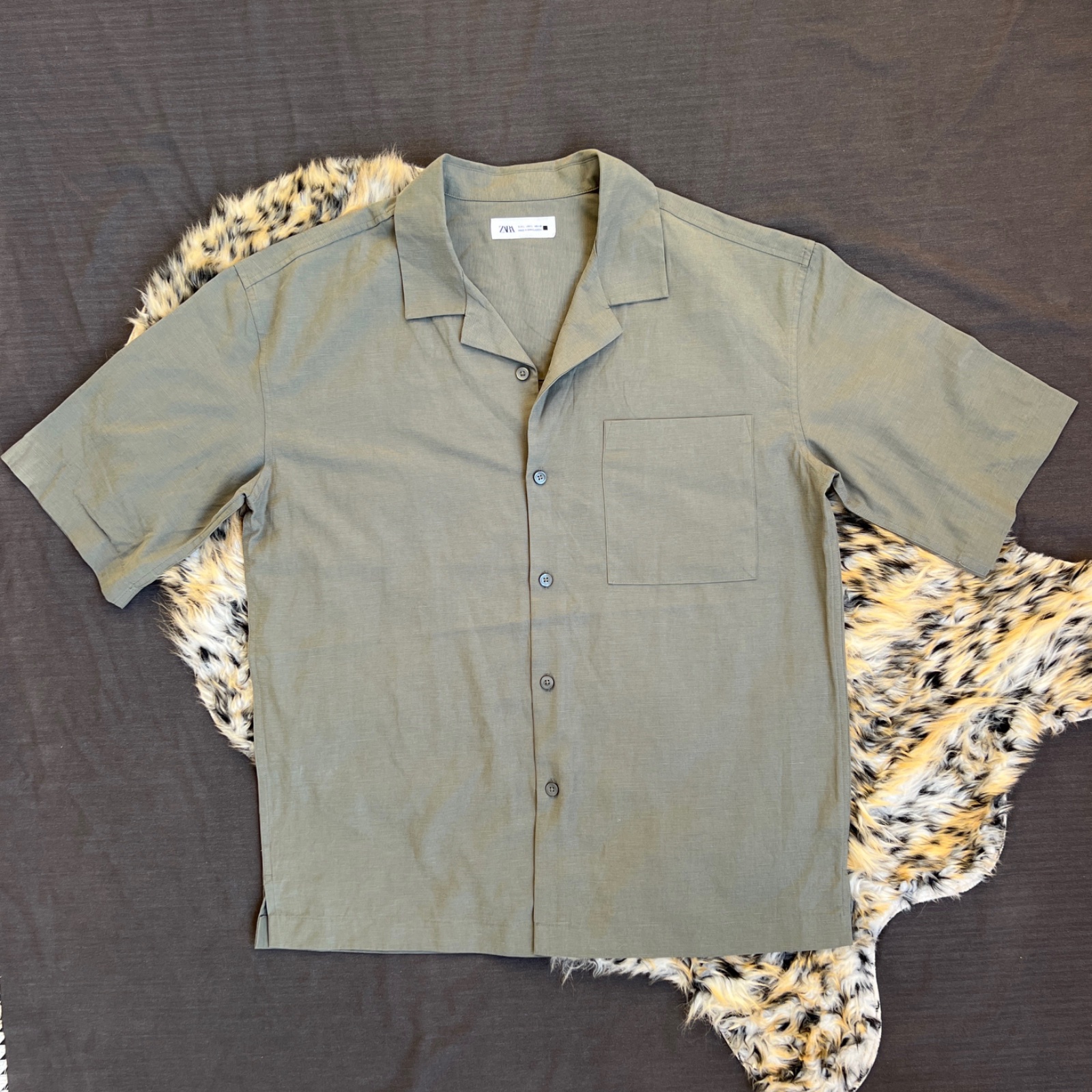 Chemise  Zara 100 % original, neuf sans etiquettes 