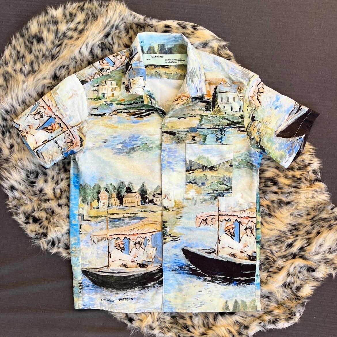 Chemise MS. Virgil Abloh en excellent état, matière premium et finitions haut de gamme. Une pièce élégante et difficile à trouver. ✨