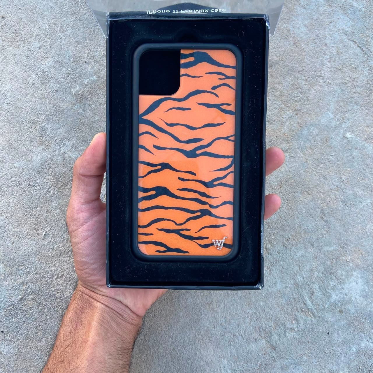 Cache de protection "Rawr" de la marque Wildflower Cases pour iphone 11pro max 