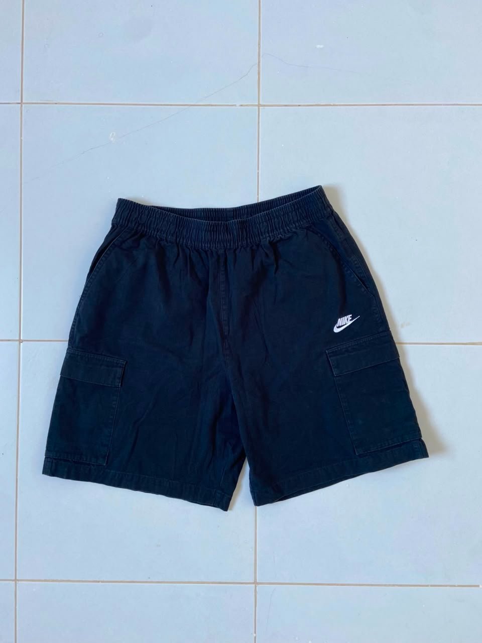 Short cargo tissé Nike Club en noir