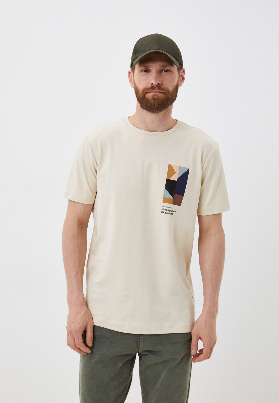 T-shirt est un modèle Zara de couleur beige clair
