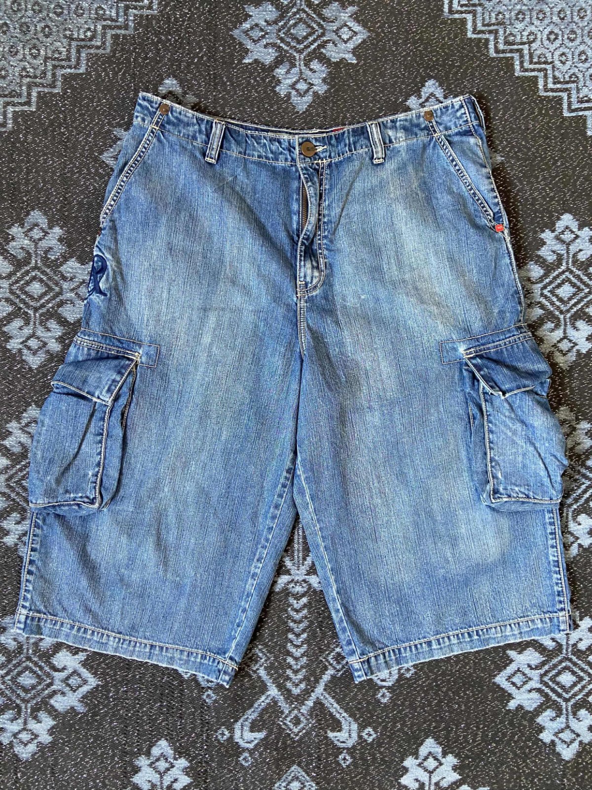 Short cargo vintage en jean de la marque Quiksilver 