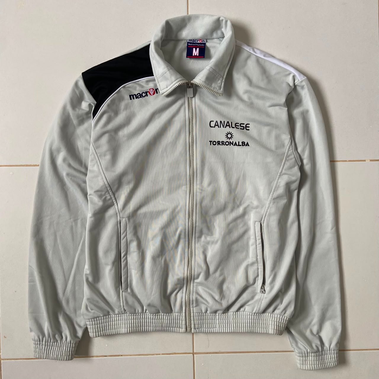 Veste de survêtement rétro de la marque Macron