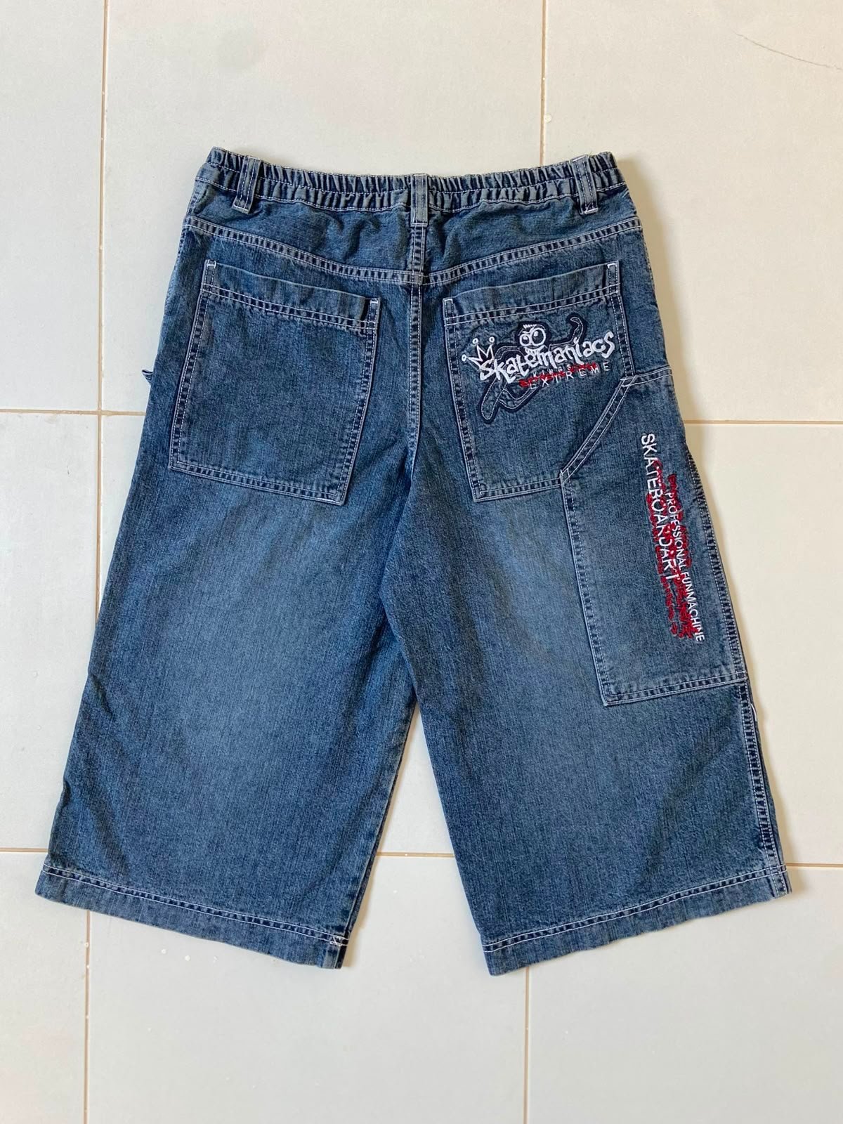 Short en jean ultra-baggy de style Y2K/skateur