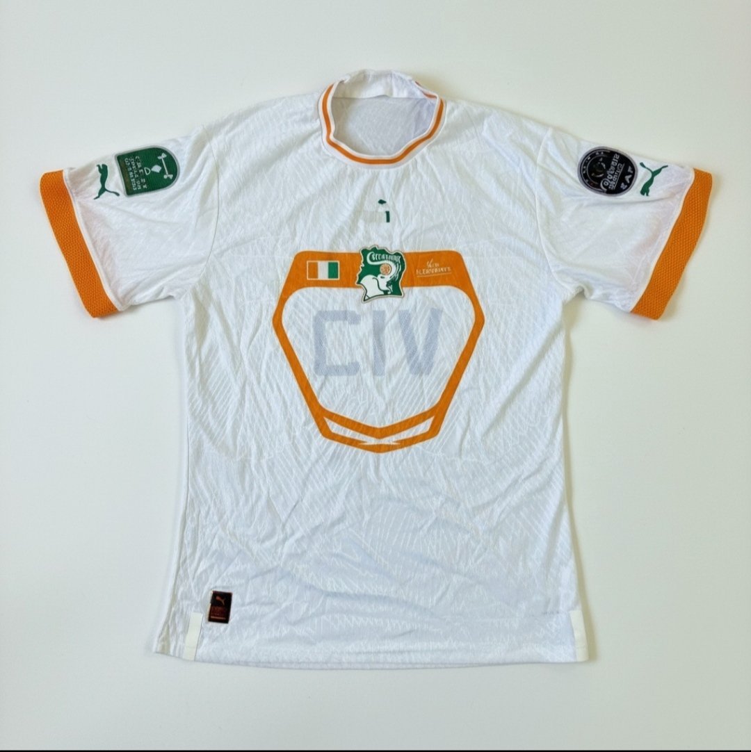 Maillot de football de l'équipe nationale de la Côte d'Ivoire, produit par Puma 