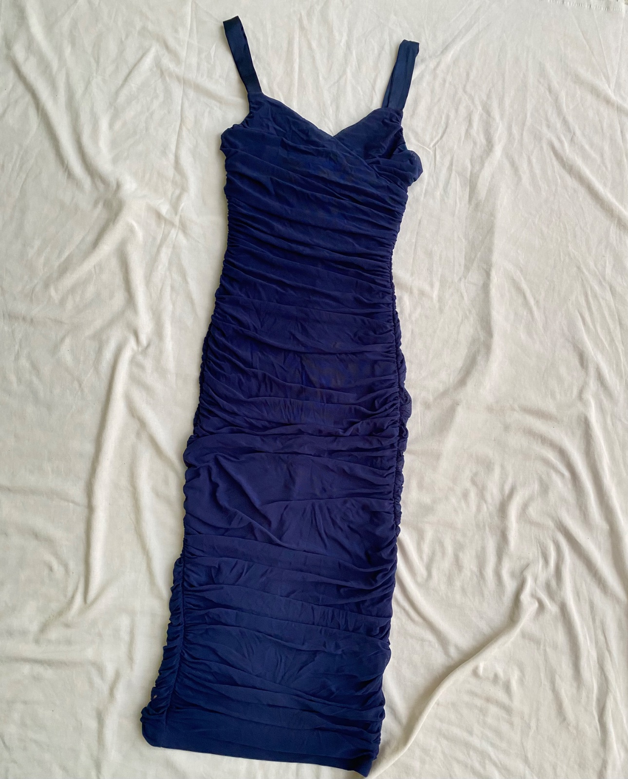 Robe moulante froncée bleue marine
