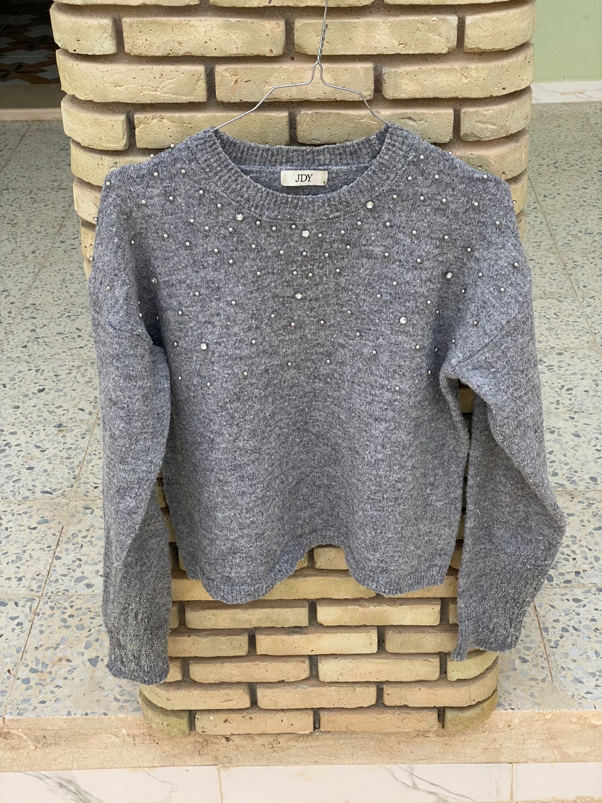 Pull gris avec perles s/m