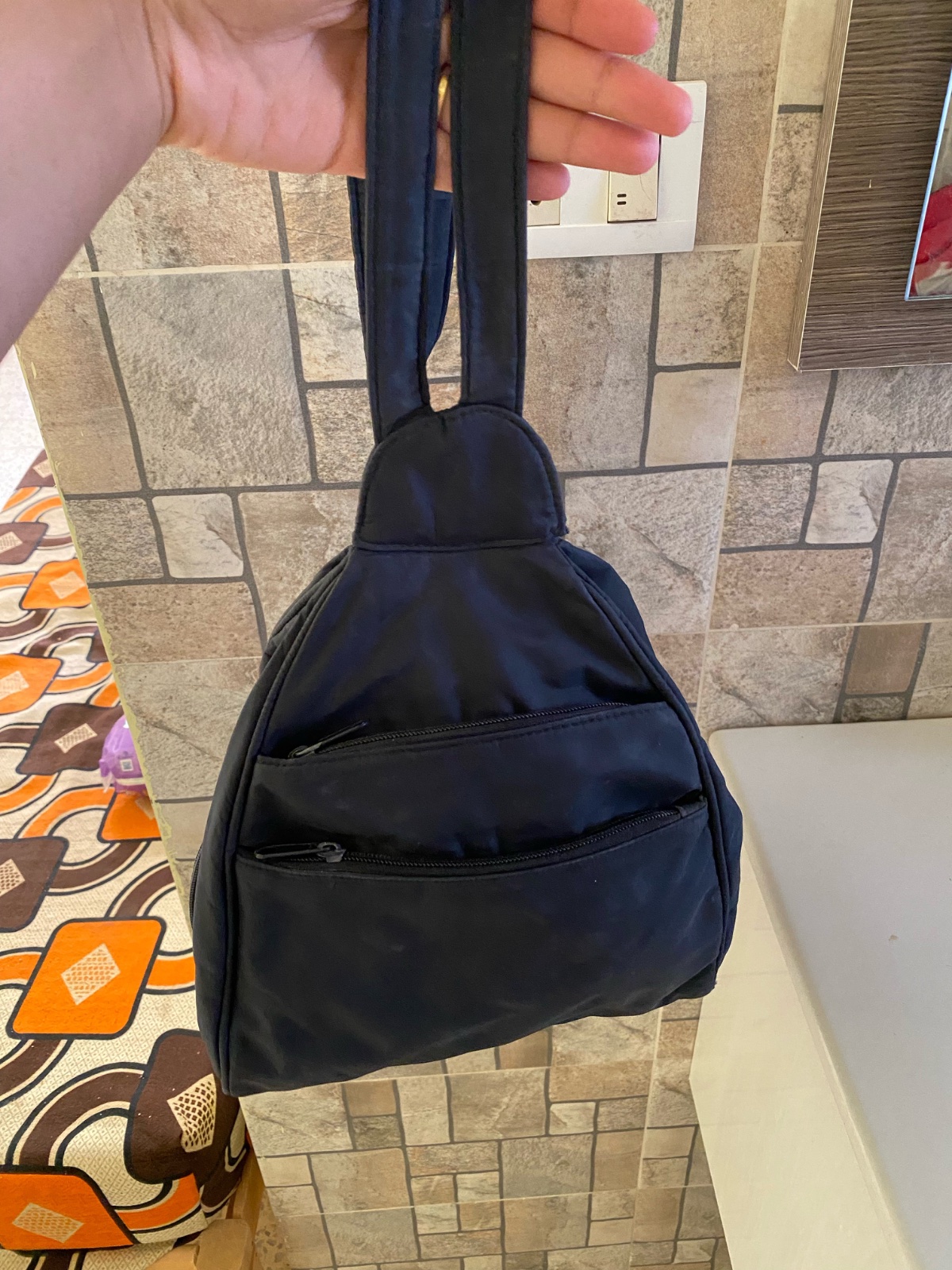 Sac à dos noir en tissu léger très pratique unisexe