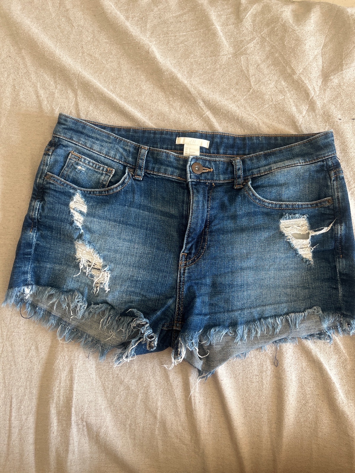 Short jean de la marque H&M  taille 36