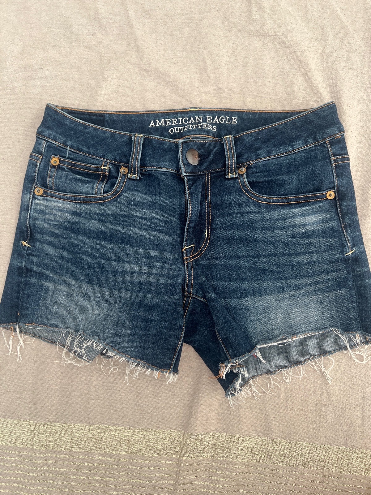 Short jean de la marque American Eagle taille 34