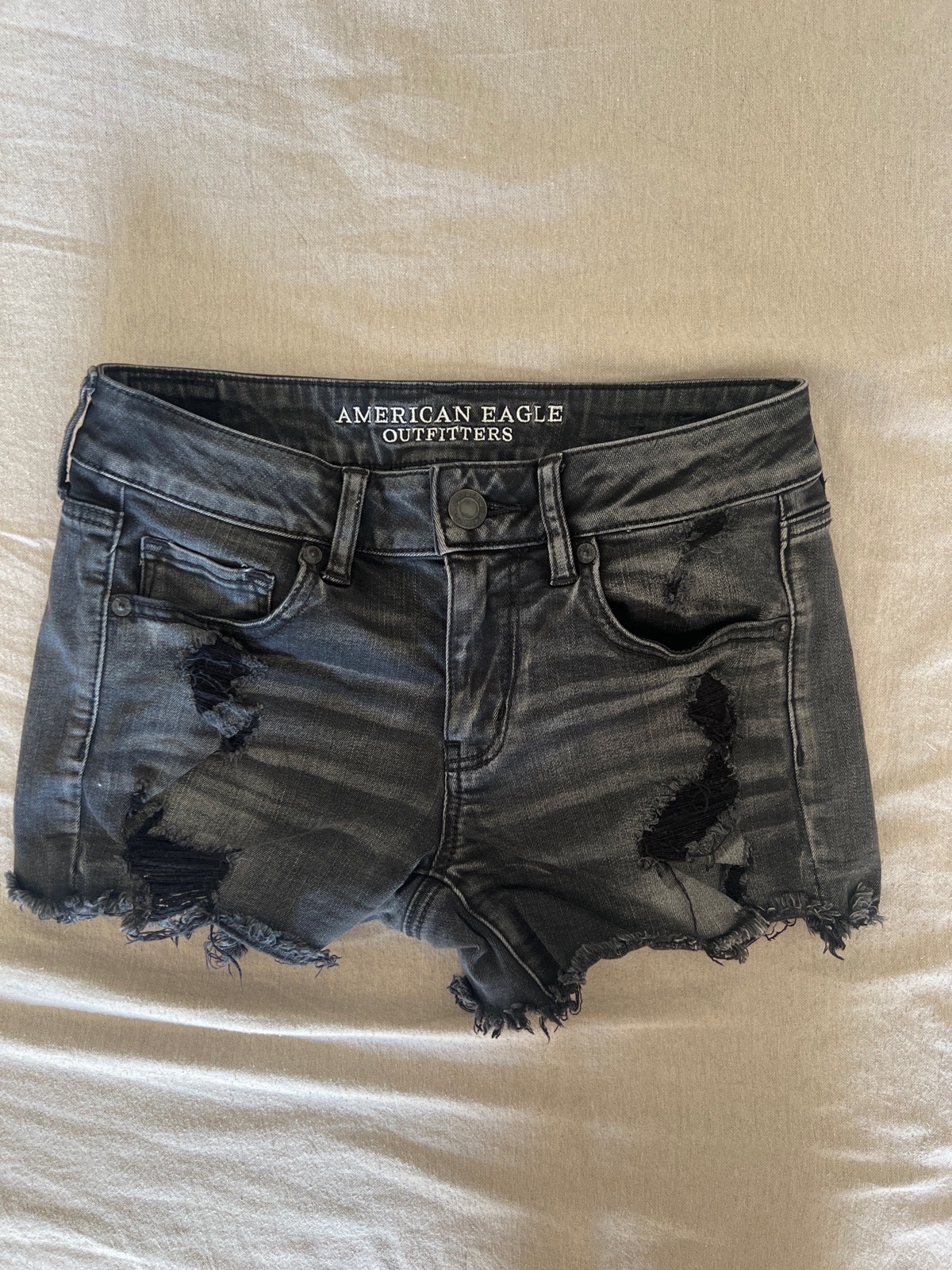 Short en jean noir American Eagle - Style Distressed