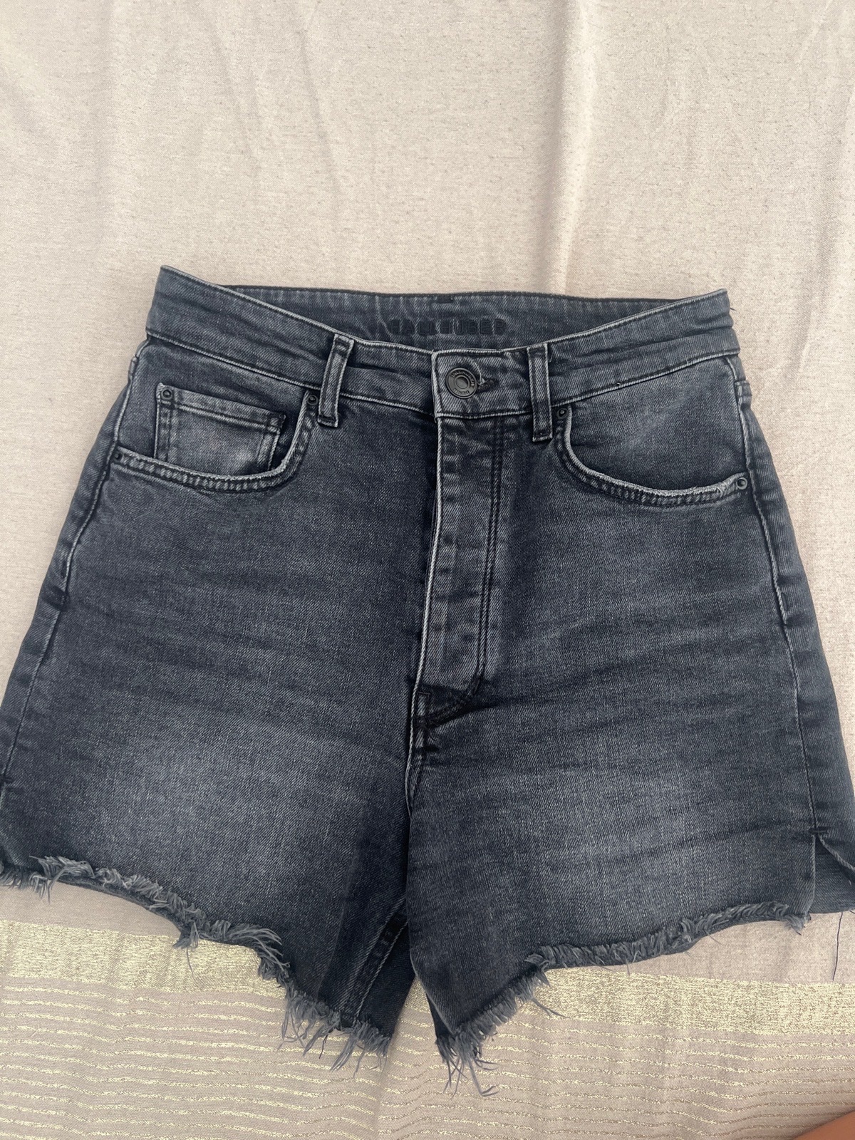 Short jean noir de la marque italienne Candiani DENIM taille 36