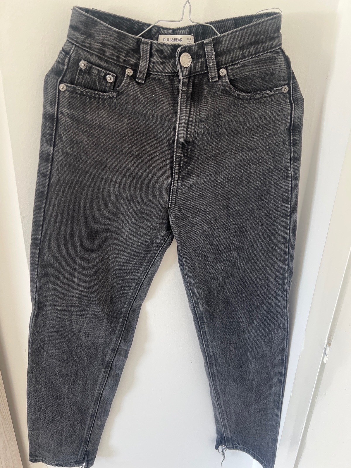 Jean Mom Pull&Bear délavé noir/gris foncé