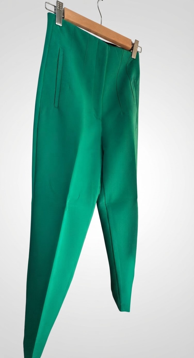 Pantalon de la marque Zara taille xs 