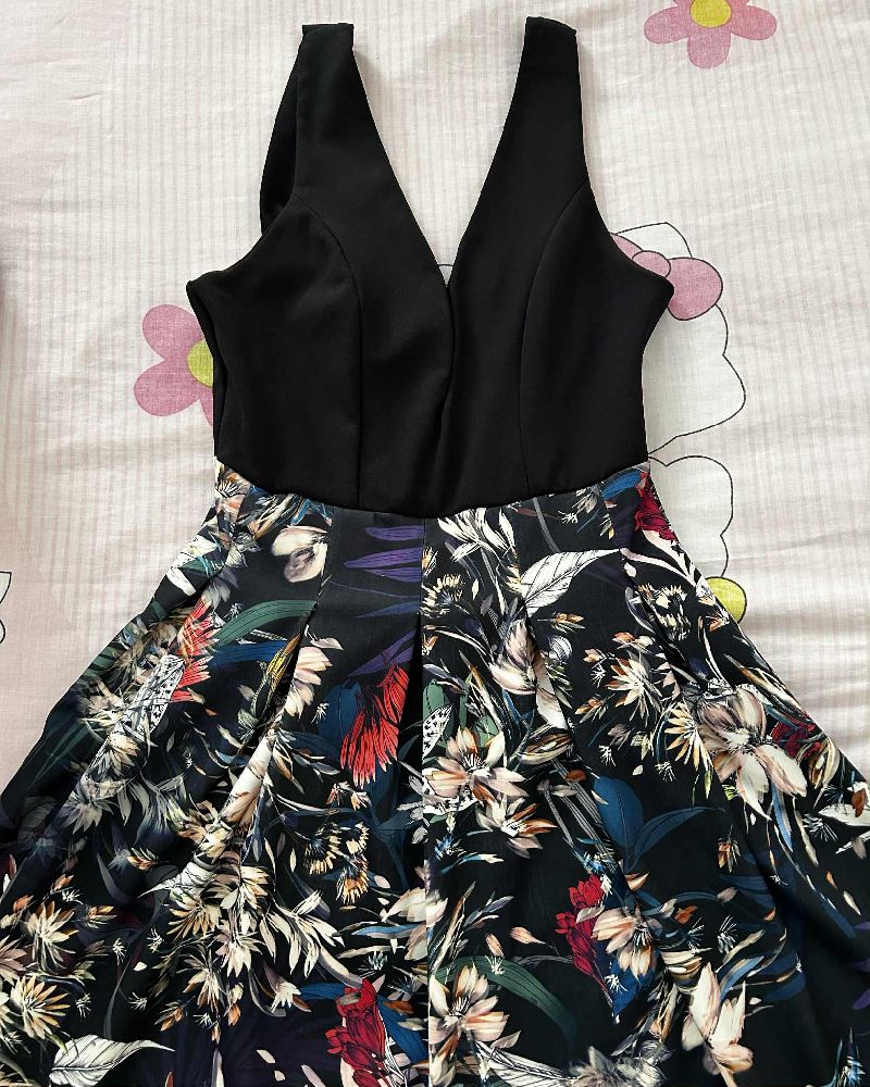 Robe pour fête ou bien soirée ,classe,chic et must-have