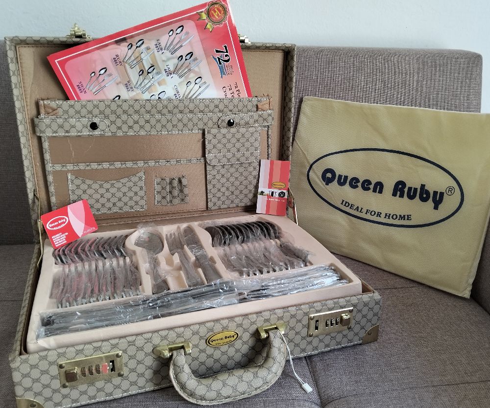 Ménagére de 72 pièces ❤️ jamais utilisé 