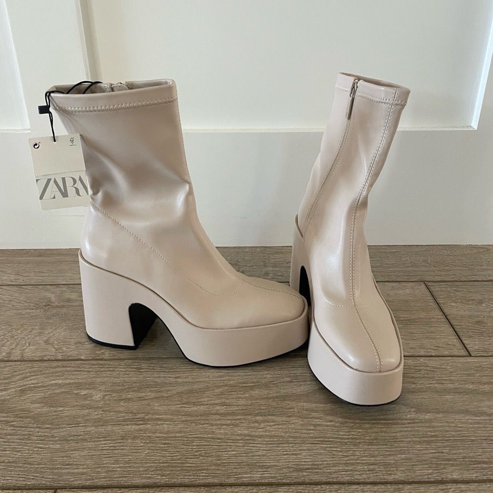 Boots en cuir souple beige ZARA