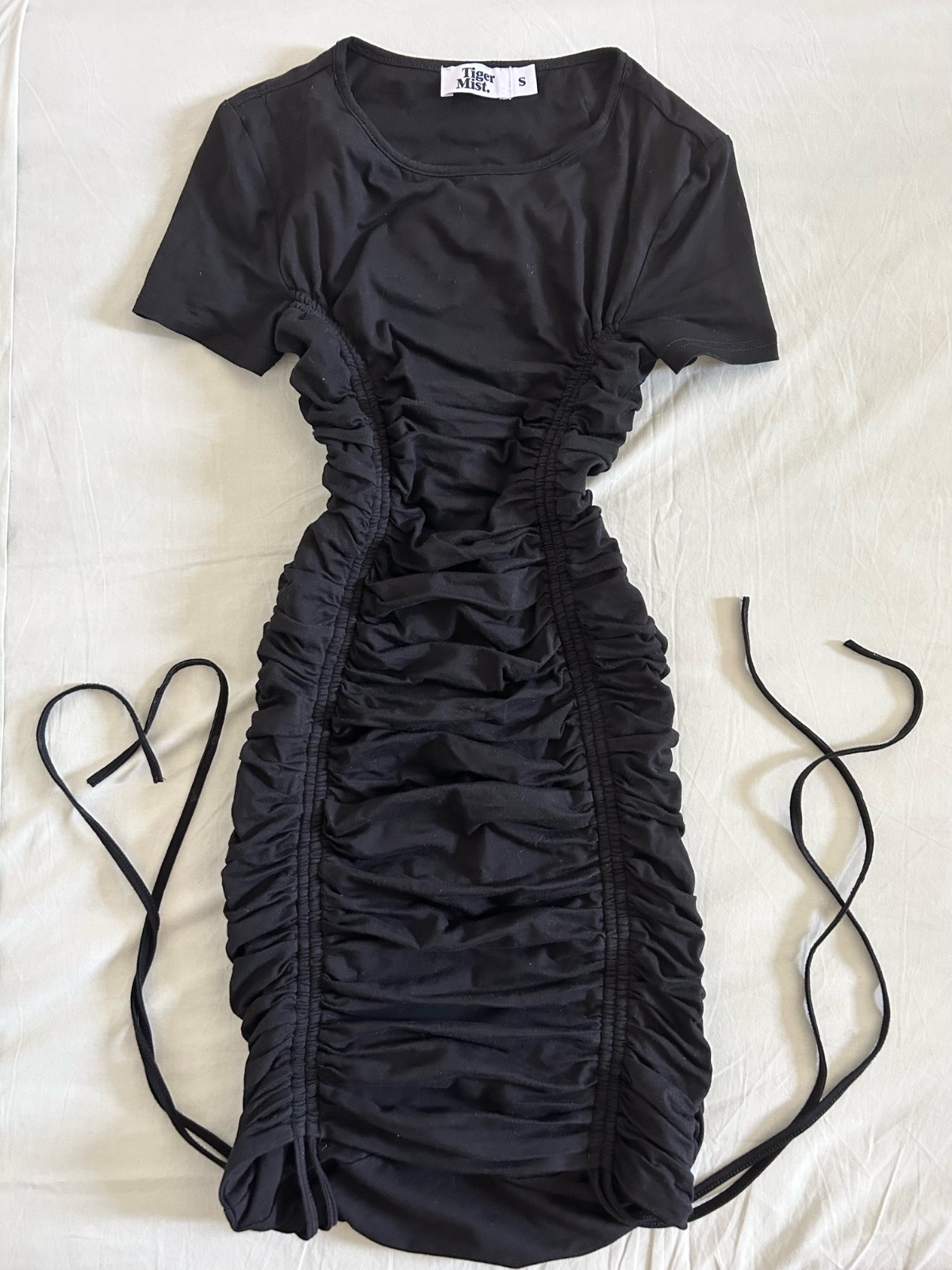 Robe noire moulante