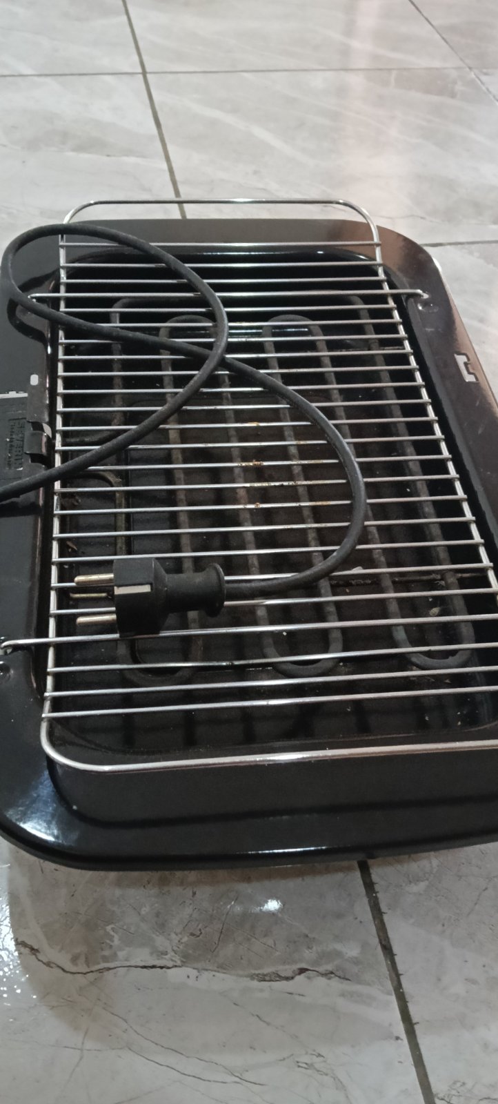 Gril électrique et à charbon en un 