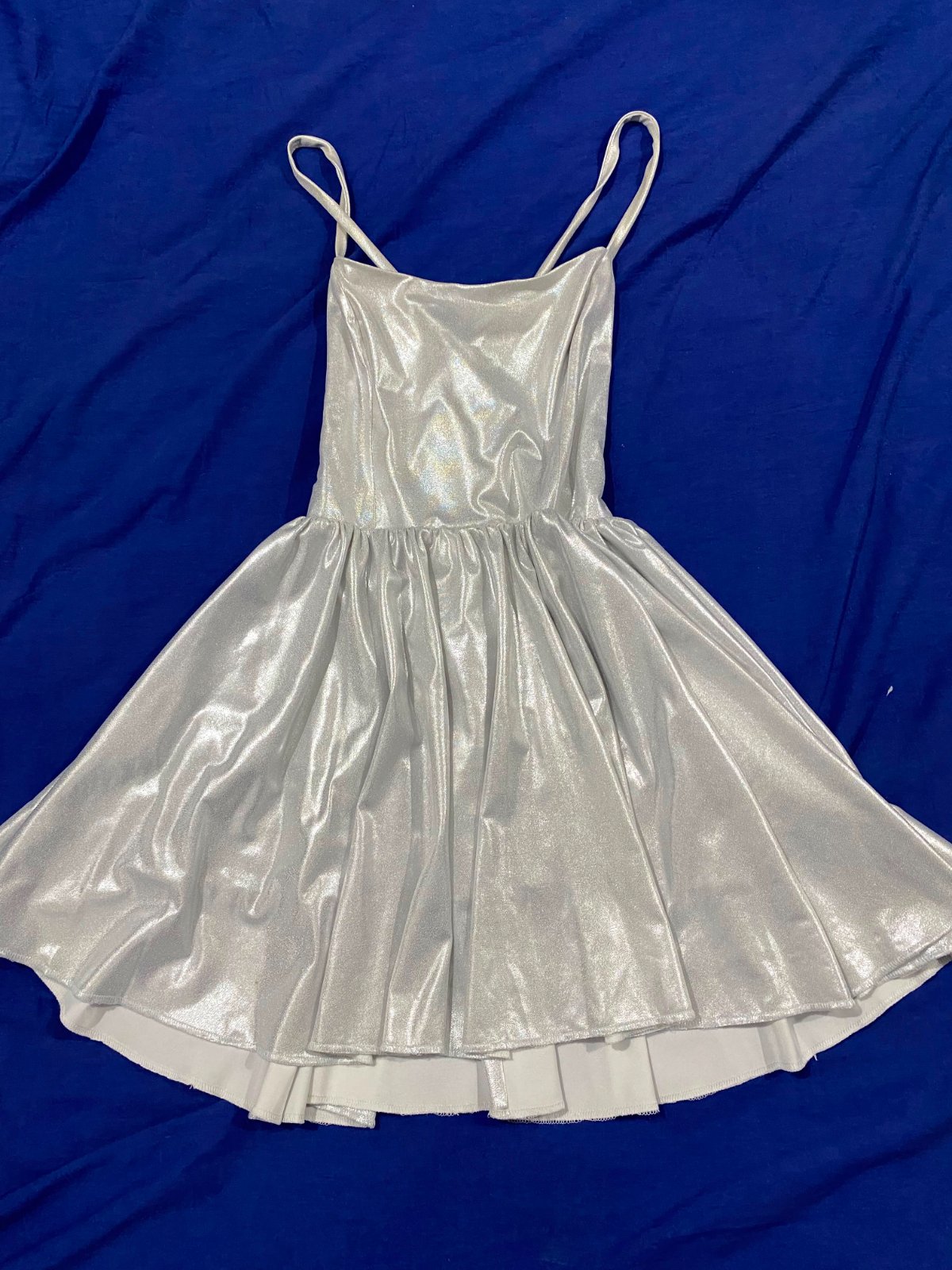 ✨ Robe patineuse argentée 