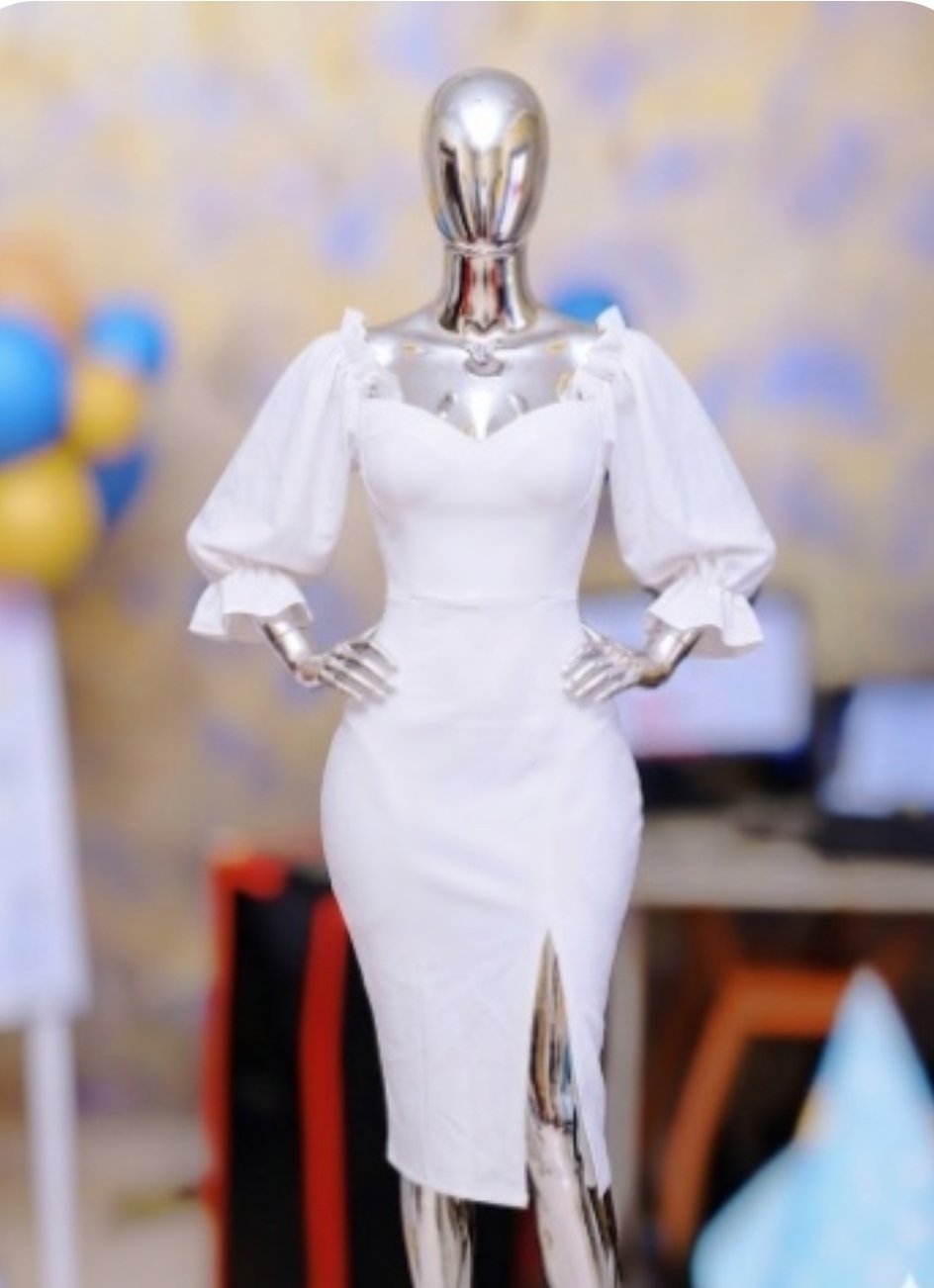 Robe blanche de fiançailles très classe 
