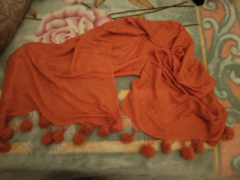  à ne pas rater Très jolie écharpe 50 %cashmere et 50% Silk