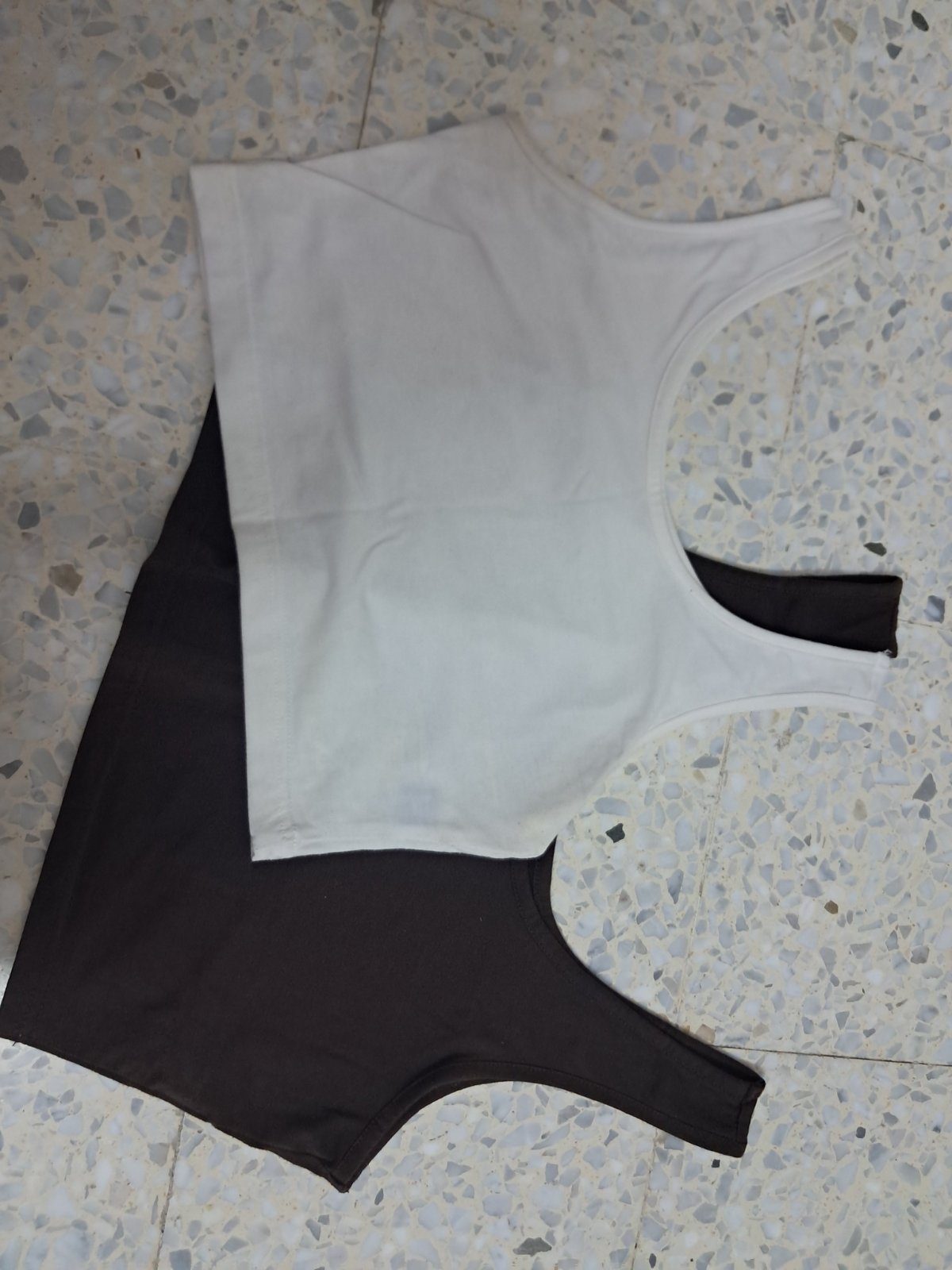 2 tops shien blanc et marron 