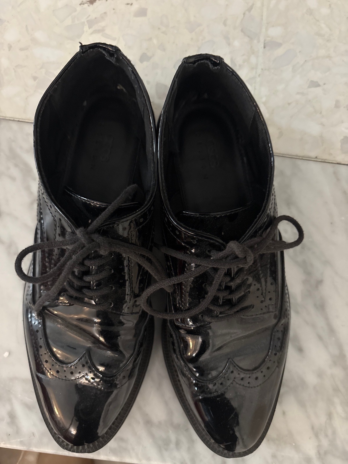 Derbie noir vernis asos