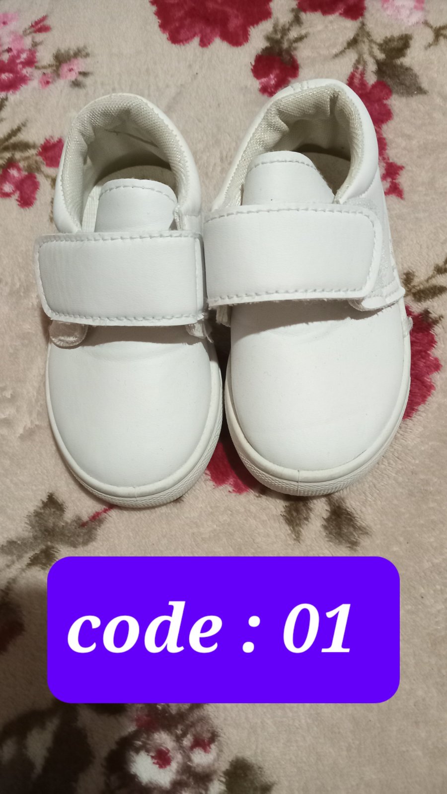Une paire de chaussures enfant